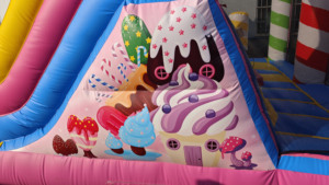 Structure gonflable Candy World, château gonflable combiné avec toboggan <span class=keywords><strong>pour</strong></span> les fêtes d'enfants, matériau PVC 0,55 mm, souffleur, installation facile, personnalisable - Product Image 3