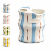 Mug à café en céramique ondulé avec logo personnalisé, color block, pour collection de vente au détail de cafés et boutiques (OEM)