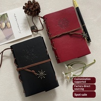 Carnet de notes vintage en cuir PU à feuilles mobiles avec couverture gaufrée compas nautique et fermeture à cordon, idéal pour les voyages, l'écriture, l'école ou comme cadeau