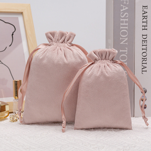 Vente en gros de bracelets en velours rose de luxe avec cordon de serrage emballage de bijoux sacs de parfum avec logo personnalisé sacs de cadeau en velours de luxe - Product Image 6