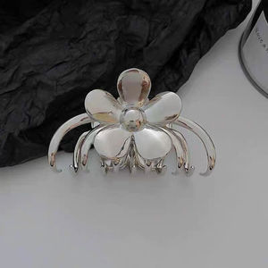 Vente chaude Conception Personnalisée Fleur Pince À Cheveux Griffe À La Mode Dames Grand Métal <span class=keywords><strong>Crabe</strong></span> Pince À Cheveux Barrette <span class=keywords><strong>Or</strong></span> Accessoires Femmes - Product Image 4