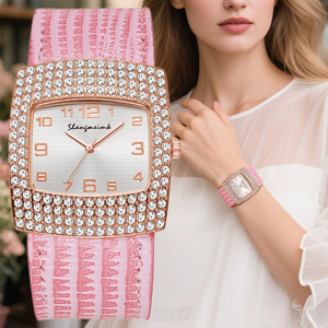 <span class=keywords><strong>Montre</strong></span> pour <span class=keywords><strong>femme</strong></span> W098 avec boîtier carré en alliage, strass, cadran en verre et <span class=keywords><strong>bracelet</strong></span> large en <span class=keywords><strong>cuir</strong></span>, mouvement à quartz - Product Image 1