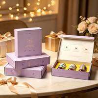 Boîte cadeau de luxe personnalisée avec logo estampé or, emballage en carton ondulé pliable écologique avec séparateur pour parfum et bougie