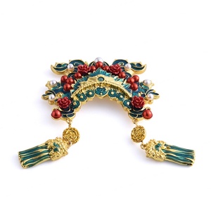 Imán de nevera de metal con borla, estilo único, esmalte suave, color dorado, diseño de tiara y corona, estilo folclórico chino, para decoración de la cabeza. - Product Image 5