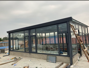 غرفة شمسية حديثة مصممة حسب الطلب من الألومنيوم والزجاج مع هيكل مسبق الصنع قابل للتحريك للاستخدام السكني الخارجي - Product Image 2