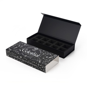 Caja de Regalo de Lujo con Forma de Libro Cosmético, de Cartón Negro y Papel Repujado con Iconos de Planetas de Dibujos Animados en Flexografía - Product Image 2