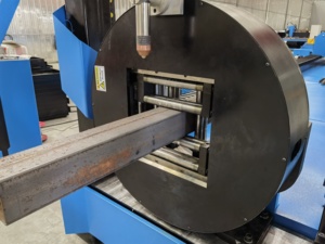 Mesin pemotong tabung <span class=keywords><strong>plasma</strong></span> 4 sumbu, mesin pemotong pipa persegi tabung logam rotasi otomatis - Product Image 3
