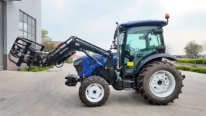 Tractor Agrícola 4x4 de 70HP Fabricado en China con Grapa para Pacas Montada en la Parte Delantera - Product Image 4