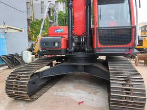 Excavatrice moyenne Doosan DX225 de 22 tonnes, robuste et polyvalente – Moteur diesel Cummins, certifiée CE/EPA pour les travaux de terrassement - Product Image 5