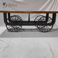 Meubles de restaurant de style rétro avec pieds en métal, plateau de table en bois, chariot poussé à la main, table à manger