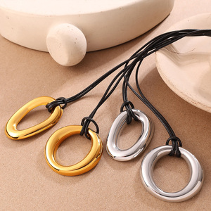 Collar de Cuero Negro Vintage Hecho a Mano Lincy, Collar con Dije de Aro de Acero Inoxidable 316l, Colgante con Anillo en O Chapado en Oro de 18k - Product Image 5