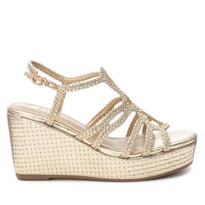 Xti Sandalia con cuña para mujer 144056 Zapatos de verano con plataforma y tiras metálicas doradas - Product Image 6