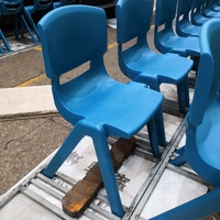 Chaise de salon d'intérieur grise de haute qualité Mobilier empilable en plastique bon marché de style moderne pour bureau à domicile Bar de l'université