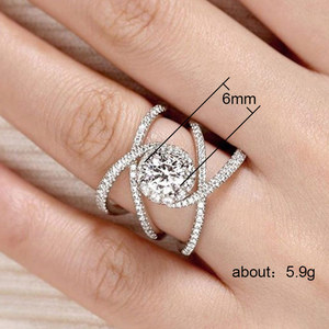 Anello da donna a croce con pietra scintillante, gioiello alla moda da indossare per feste e tutti i giorni - Product Image 4