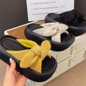 Sandalias de Plataforma con Lazo de Pedrería Negra, Punta Abierta, Tacón Plano, Suela de Goma Acolchada, Sandalias de Verano para Mujer - Product Image 1