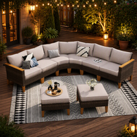 Hochwertiges Halbmond-förmiges PE-Rattan Outdoor-Sofa-Set mit Zwei Ottomanen für Garten und Poolbereich