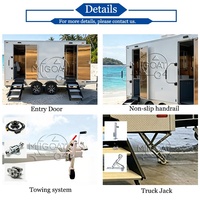 Remorque WC portable 2 postes blanche à double essieu avec lavabo et miroir or rose pour événements haut de gamme et location de camping