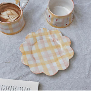 Lelyi Vintage INS Keramik becher Niedliches <span class=keywords><strong>hand</strong></span> gezeichnetes kariertes Herz Großes Ohr Unregelmäßige Kaffeetassen Kreative Dessert teller Großhandel - Product Image 5