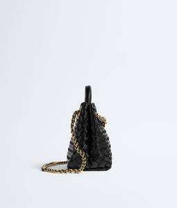 Sac à main Bottega en cuir Intrecciato souple avec détail de nœud signature et chaîne tubulaire en métal tressé en cuir Veneta - Product Image 4