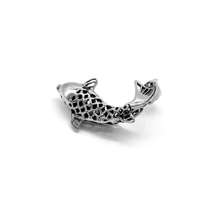 Yunnique – collier avec pendentif creux en forme de carpe en acier titane, bijoux de mode unisexes en forme d'animal - Product Image 3