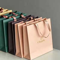 Sac cadeau en carton blanc recyclable en gros, personnalisable avec logo de marque, stable, capacité de 6-9 kg, pour cosmétiques et chaussures (vente en gros)