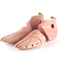 Chaussure arbre à chaussures de confort écologique pas cher cèdre réglable en bois de gros OEM personnalisé en bois Logo américain civière de chaussure