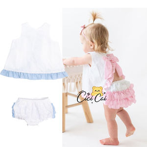 Set di <span class=keywords><strong>Abbigliamento</strong></span> per <span class=keywords><strong>Bambina</strong></span> con Top a Balze e Pantaloncini a Pois in Cotone Svizzero - Product Image 1