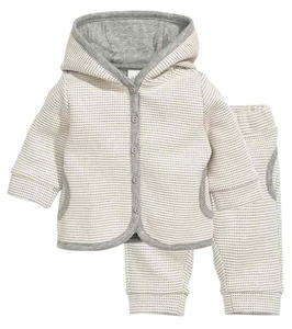 Conjuntos de Ropa de Invierno para Bebés Unisex, 2 Piezas, Hechos a Mano, con Puntos Lisos, 100% Algodón, Venta al Por Mayor - Product Image 1