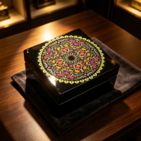 Boîte cadeau en bois brillant avec insert en mousse rond, logo personnalisé, couvercle à charnière pour le rangement de médailles commémoratives et l'emballage de objets de collection