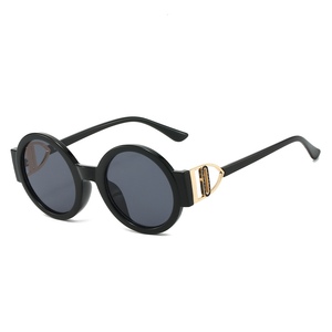 Gafas de Sol Redondas Vintage 2025 para Mujer, Coloridas, Modernas, con Protección UV400, Estilo de Lujo Ligero - Product Image 1