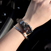 Montre Femme Vintage à Cadran Rétro avec Bracelet en Cuir, Design Minimaliste de Luxe Léger, Vente Chaude