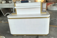 Étagères à parfums blanches, vitrine de magasin de cosmétiques, meubles de présentation, armoires de présentation, présentoirs avec éclairage LED, vitrine de cosmétiques pour soins de la peau