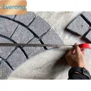 شكل مروحة متشابكة G684 من حجر البازلت الأسود مرصع بالحصى على شبكة لأرضيات مسار الحديقة - Product Image 1