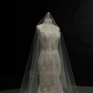 Vestido de Novia Moderno de Encaje Nt22 con Cola Capilla y Apliques, Espalda Descubierta - Product Image 3