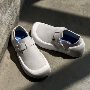 Zapatos de suela gruesa todo en uno para hombre y mujer, estilo casual retro, con suelas gruesas que proporcionan comodidad y son fáciles de poner. - Product Image 1