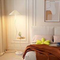 Lampadaire plissé nordique moderne avec table d'appoint, base en marbre, tige métallique courbée, lampe de lecture pour salon, canapé, chevet, coin
