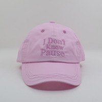 Casquette de baseball pour femmes et filles, haute qualité, 6 panneaux, avec logo personnalisé, pour l'extérieur, en tissu standard, avec ouverture pour queue de cheval