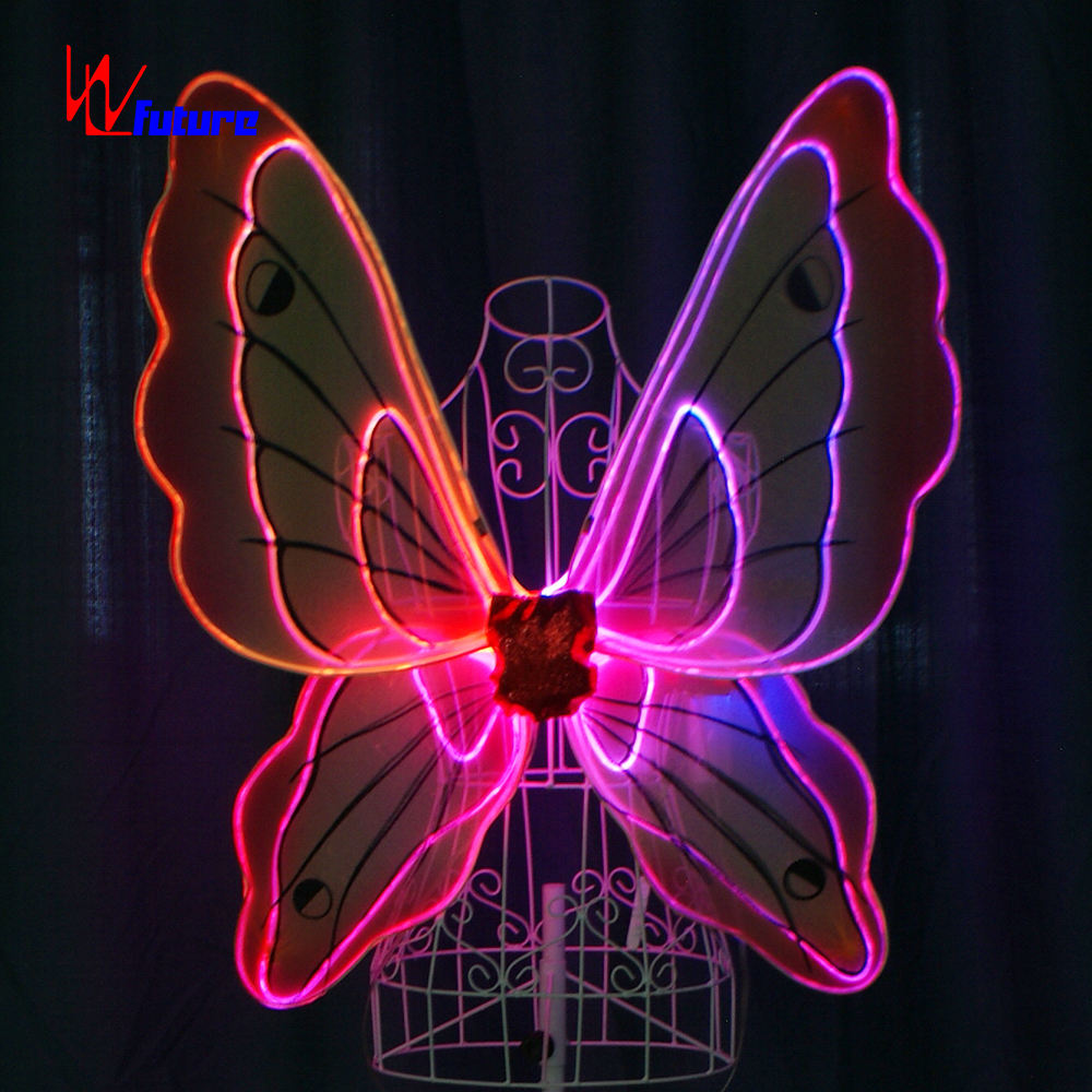 Farfalla Arancione Con Ali Maculato Avente Il Resto Su Un Spikelet Foto Stock - Foto 5