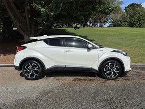Toyota C-HR 1.8 Híbrido <span class=keywords><strong>G</strong></span> 5 Puertas SUV CVT FWD 2020 Usado, Limpio y Confortable, SUV de Seguridad, Listo para Enviar - Product Image 4