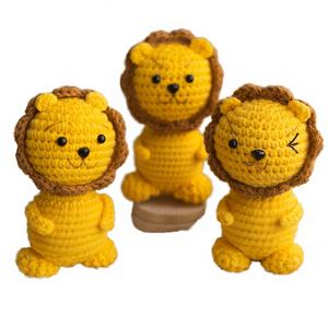 Lindo muñeco de ganchillo con forma de león de color amarillo con tarjeta de información personalizada, muñeco de punto hecho a mano para decoración - Product Image 3