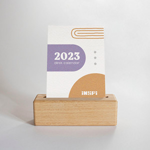 Impression personnalisée 2023 Mini <span class=keywords><strong>bureau</strong></span> calendrier mensuel carte avec <span class=keywords><strong>support</strong></span> en bois - Product Image 2