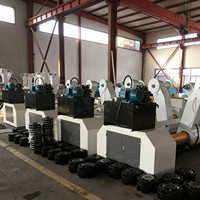 Support de déroulage hydraulique sans arbre pour rouleaux de papier, carton ondulé et machines de fabrication de cartons