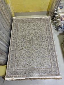Tapis en soie faits à la main de qualité supérieure avec texture douce, haute durabilité et design élégant, parfaits pour la décoration intérieure du salon et de la chambre à coucher - Product Image 3