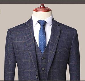 <span class=keywords><strong>Traje</strong></span> de hombre ajustado de <span class=keywords><strong>tres</strong></span> <span class=keywords><strong>piezas</strong></span> a cuadros <span class=keywords><strong>azul</strong></span> <span class=keywords><strong>marino</strong></span> estilo de negocios elegante de alta calidad para bodas características transpirables - Product Image 3