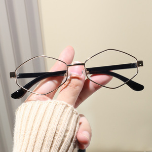 Lunettes de soleil rétro tendance 2025, style carré Hipple 14409, protection UV400, monture intégrale, jaune, rouge, bleu, logo métallique imprimé, verres TAC - Product Image 4