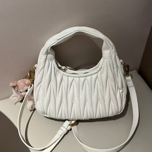 Sac à main de luxe en cuir véritable pour femme, sac nuage pliable portable à porter sous le bras, sacs bandoulière de luxe pour femme - Product Image 2