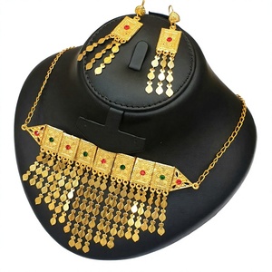 Conjunto de Collar y Pendientes Étnicos Chapados en Oro con Borlas y Piedras de Circonio Rojo y Verde para Mujer, Joyería de Boda - Product Image 1