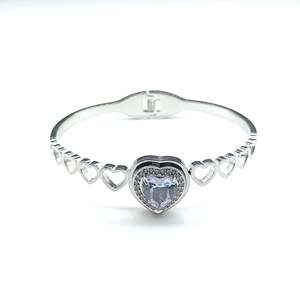 Pulsera de Corazón de Cristal, Acero Inoxidable 316L, Chapado en Oro PVD, Joyería Sostenible y Resistente para Mujer - Product Image 1