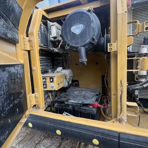 Excavatrice hydraulique sur chenilles Caterpillar 320D/320GC d'occasion, 20 tonnes, importée, bien entretenue, équipée d'une pompe - Product Image 4