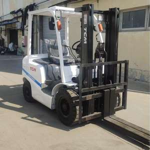 Montacargas TCM de 3 Toneladas Usado en Buen Estado, Fabricado en Japón, Modelo FD30, Diésel, Neumáticos Sólidos, Mástil de Dos Etapas - Product Image 3